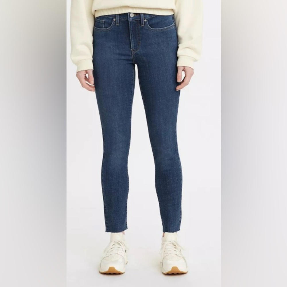 Levi’s 311 shaping jeans